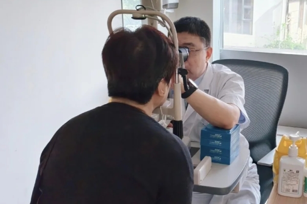 三年不复查，眼底病拖成“视力杀手”南昌爱尔专家提醒：眼底病需定期“安检”