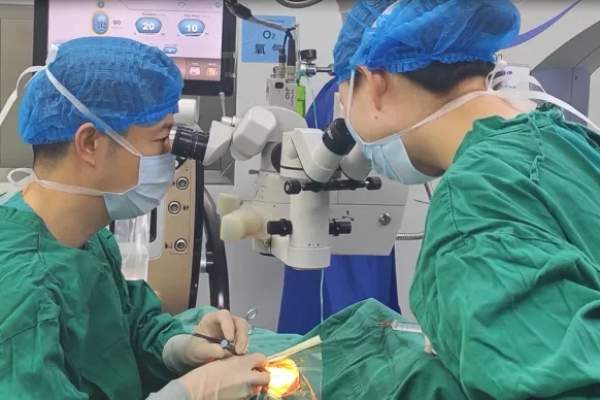 南昌爱尔眼科：精湛医术破白内障阴霾，为退伍老兵重铸光明长城